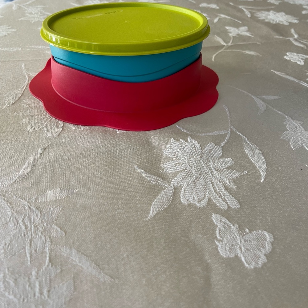 Tupperware kids feeding set